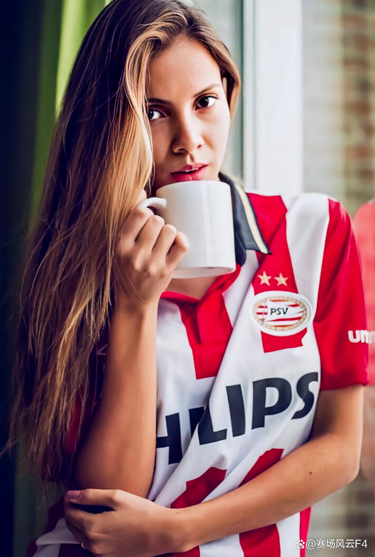 埃因霍温训练开放日；赛前内部沟通引欢呼；欧篮联在即；年轻球员得到机会的简单介绍