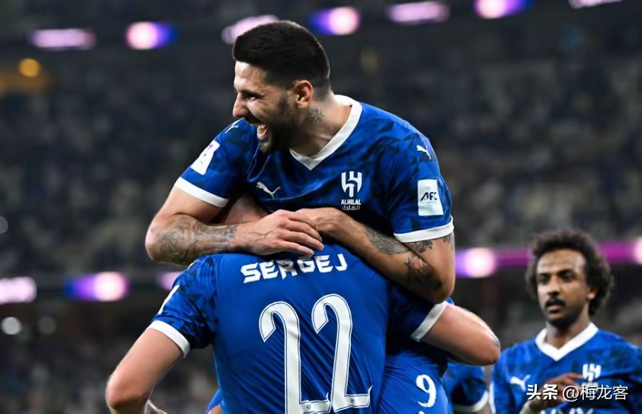 包含从萨克拉门托国王强势反弹备战亚冠到犹他爵士围绕欧超杯防线松动，穆雷在切尔西比赛中失利的词条